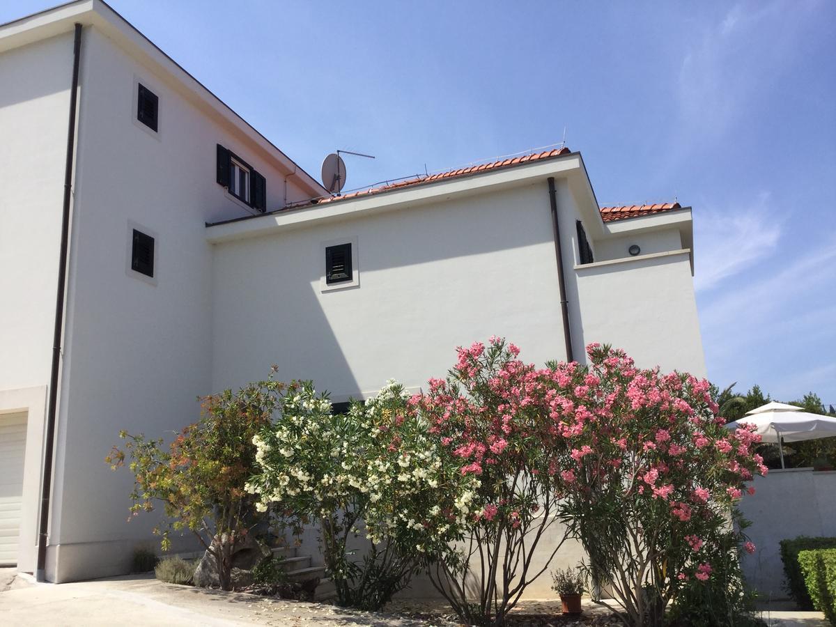 Villa Bunta Sutivan Exterior foto